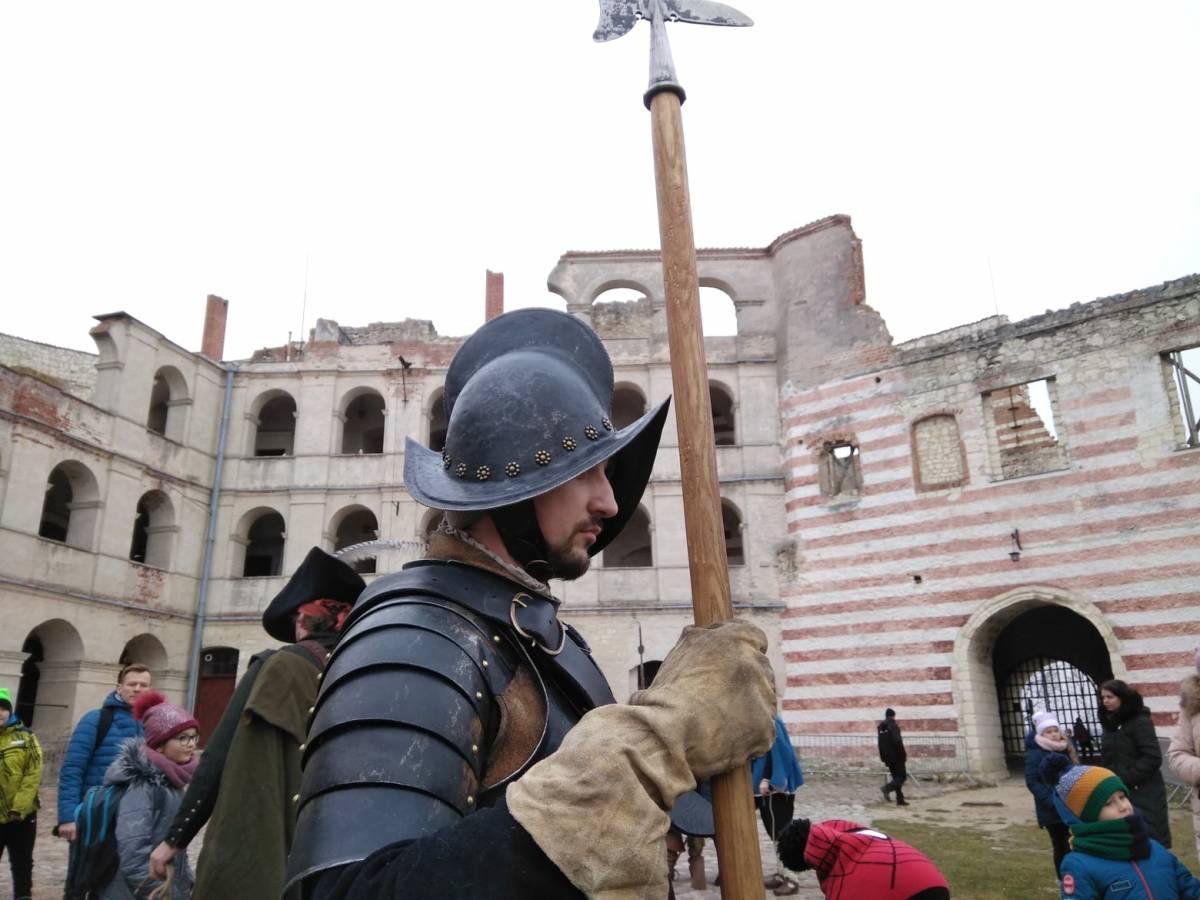 Pokazy rekonstrukcji historycznych i uzbrojenia