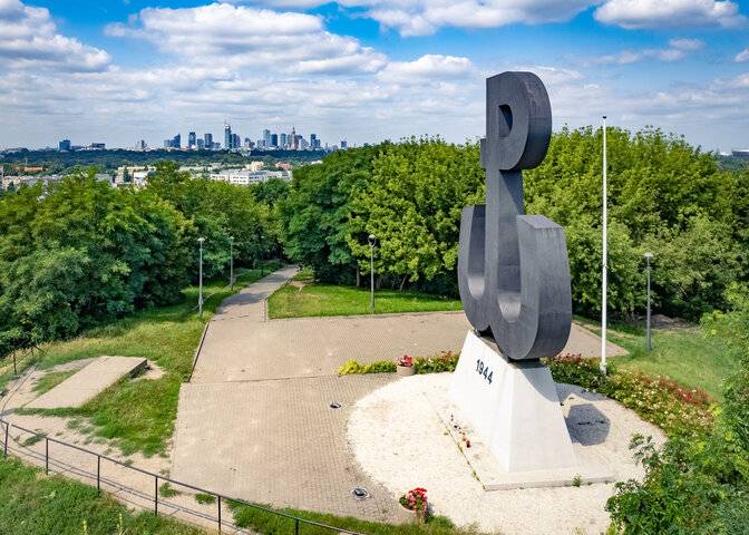 Park Akcji Burza w Warszawie Niezwykle piękna przestrzeń i atrakcja