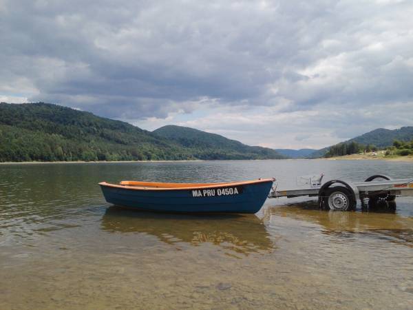 Nasza łódka na jeziorze