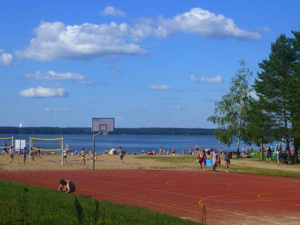 Jezioro Gołdopiwo, plaża z kąpieliskiem strzeżonym
