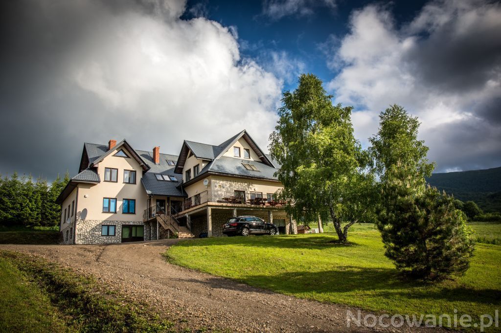 POKOJE i DOMKI ŁOMIANKOWA DOLINA