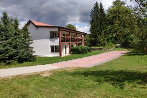 Nad jeziorem juksty