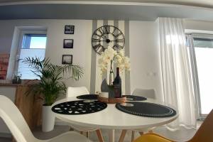 Apartament Yellow