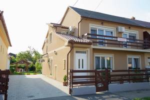 Apartamenty Alfa, 150 m od kąpieliska