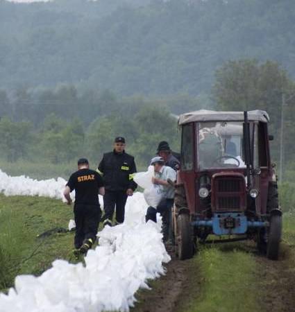 19 maja godz. 16:48. wały w Parchatce. Fot. Piotr Żybura 19 maja godz. 16:48. wały w Parchatce. Fot. Piotr Żybura
