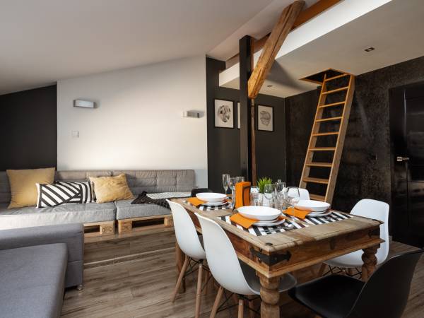 Quattro Apartments Retoryka