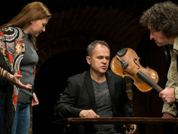 Spektakl „Stroiciel grzebieni” w Teatrze Zależnym w Krakowie