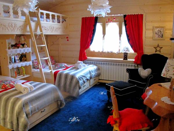 Piętrowe góralskie łoże piętrowe dla 3 dorosłych i 2 dzieci - Bajkowa Boutique.