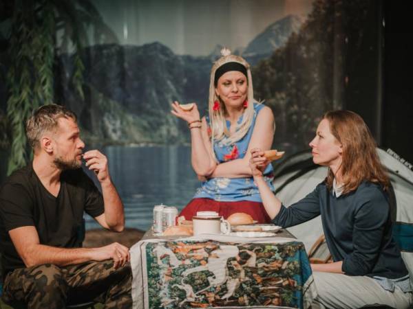Spektakl „Biwakowe Lowe” w Teatrze Żelaznym w Katowicach