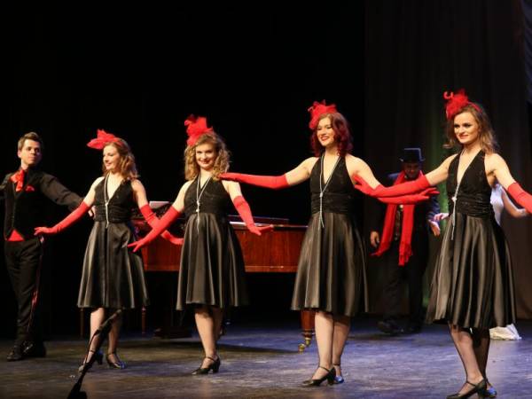 CZWARTEK Z OPERETKĄ „Operetkowe Kobiety Kalmana” w Scenie Kamienica we Wrocławiu