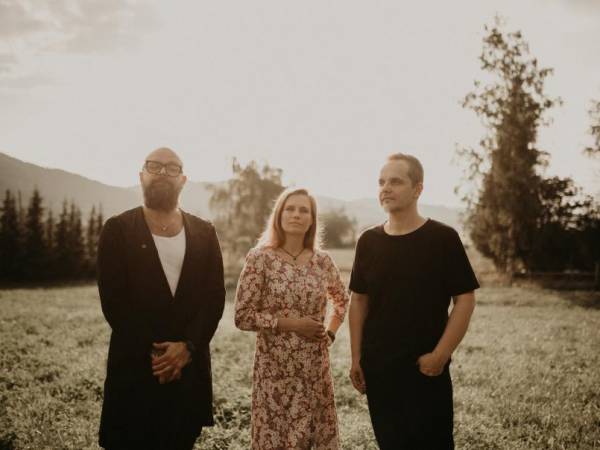 Koncert Mikromusic Acoustic Trio w Starej Przepompowni w Ostrowie Wielkopolskim