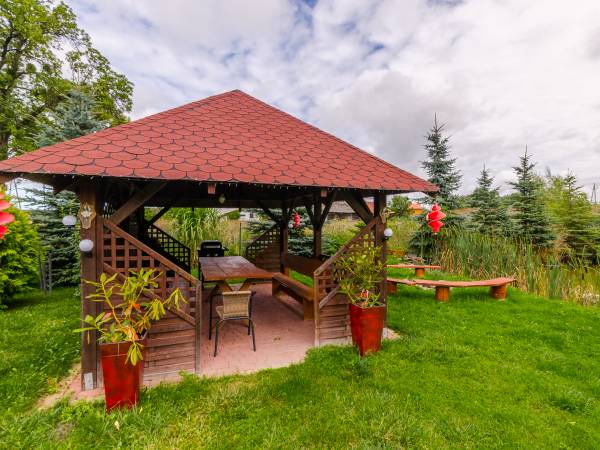 Nowy domek nad stawem 200 metrów od jeziora Nowy domek nad stawem 200 metrów od jeziora