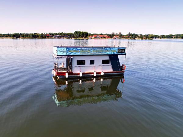 Houseboat Houseboat