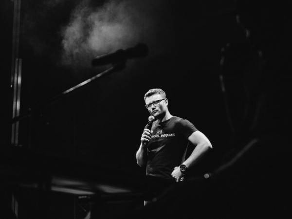Stand-up Kacpra Rucińskiego w Inwest Parku w Pile