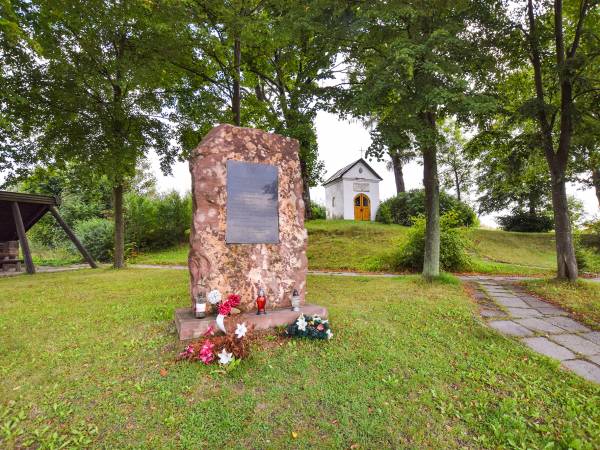 Pomnik pamięci żołnierzy kampani wrześniowej 1939 r. - Wzdół Rządowy