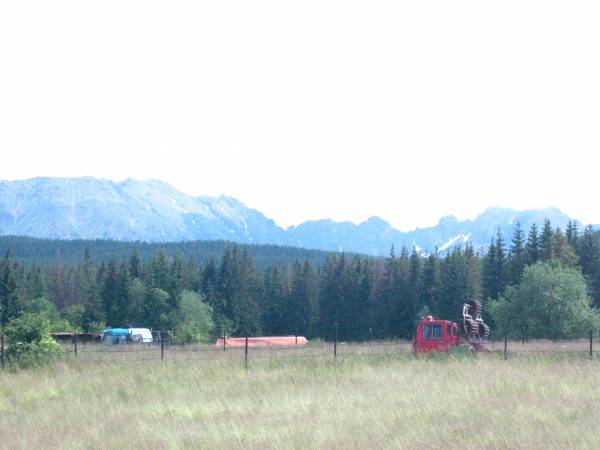 częściowa panorama Tatr widoczna z obiektu