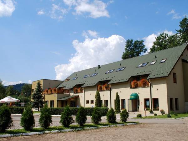 Centrum Rekreacyjno - Wypoczynkowe Dębina