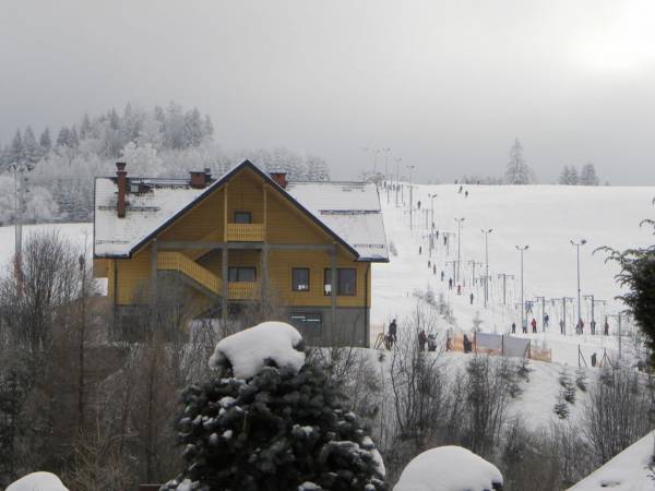 200m od domu znajduje się wyciąg narciarski MASTER SKI