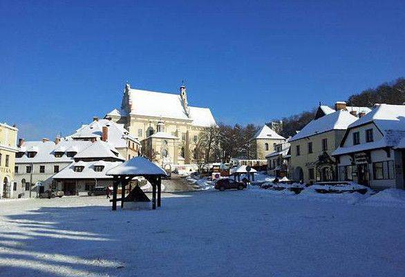 zima w Kazimierzu Dolnym, widok na Rynek zima w Kazimierzu Dolnym, widok na Rynek