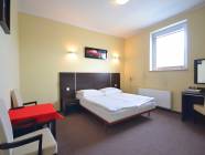 HOTEL 104