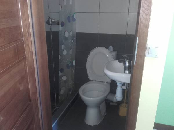 łazienka w pokoju zielonym