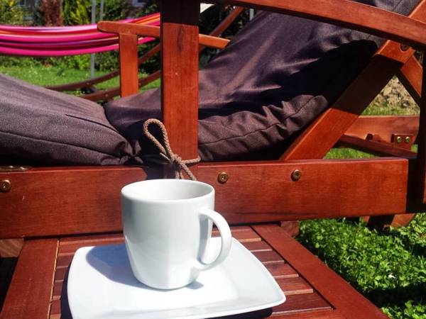 Kawa idealna po śniadaniu na ogrodzie
