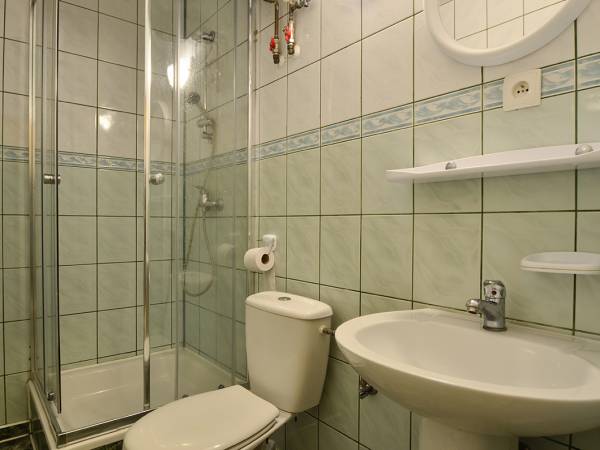 łazienka z prysznicem pokój goscinny