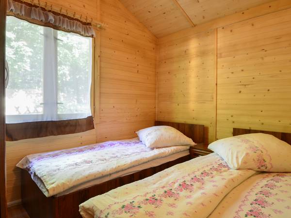 sypialnia domku drewnianego