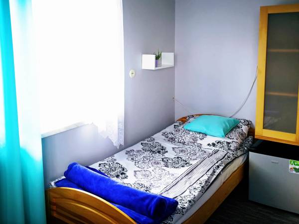 Komfortowy pokój nr 10 ,Kolorowa Żołna. Z łazienką, TV Sat i lodówką