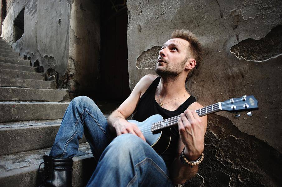 Koncert „Zwierzak śpiewa Stinga” w Dworze Artusa w Toruniu
