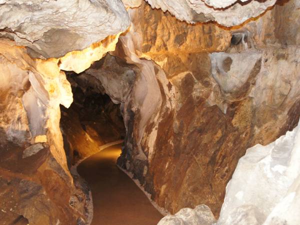 Jaskinie na Špičáku 20 km od Jarnołtówka.