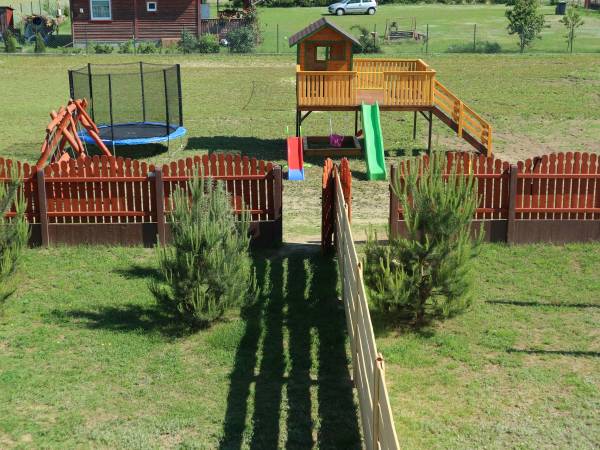 Wejście i wyjście z dokmów na Plac Zabaw