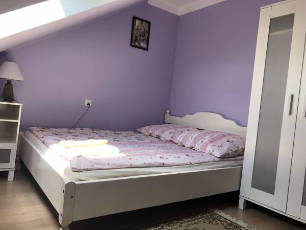 Kamienny Dworek Pokoje Gościnne i Pracownicze