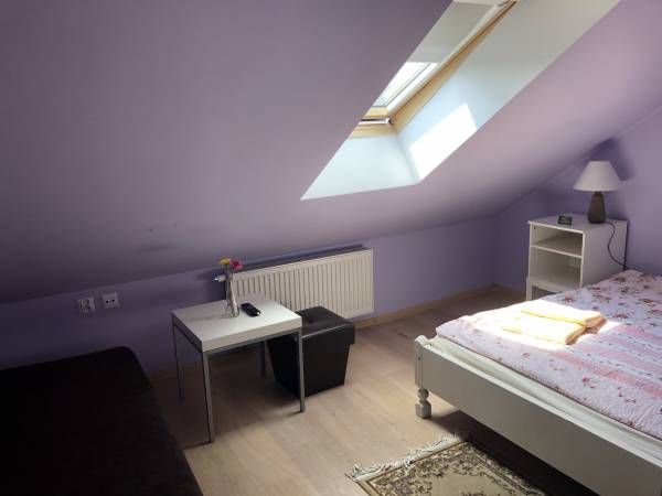 Kamienny Dworek Pokoje Gościnne i Pracownicze