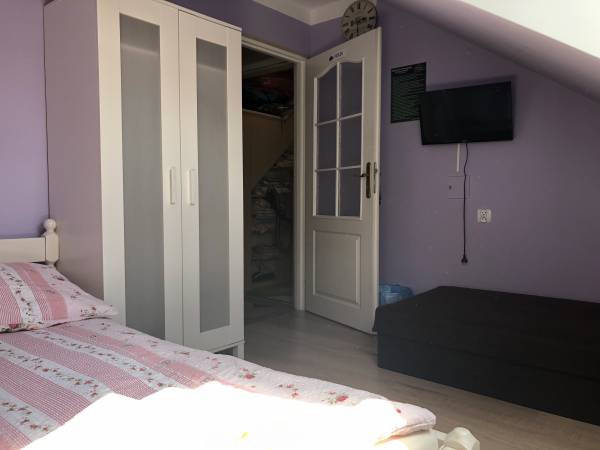 Kamienny Dworek Pokoje Gościnne i Pracownicze