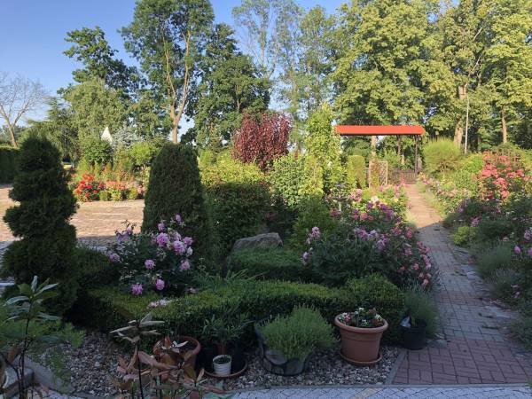 Kamienny Dworek Pokoje Gościnne i Pracownicze