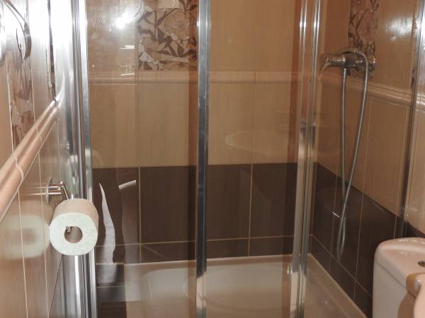 łazienka w pokoju 2 osobowym nr 6