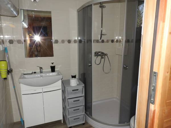 łazienka w domku skandynawskim