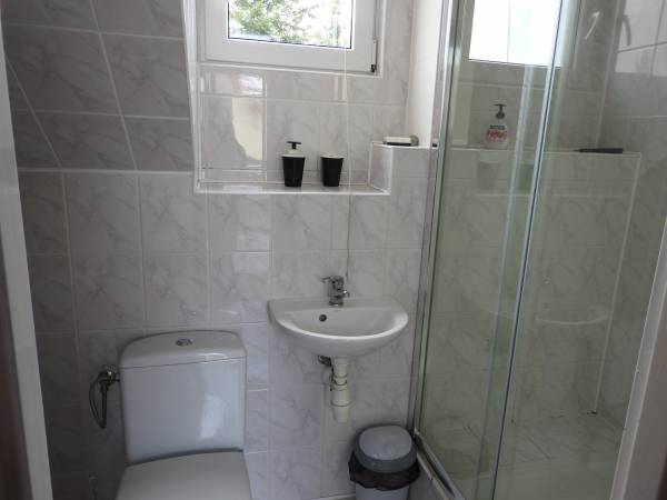 łazienka w pokoju 2 osobowym nr 1