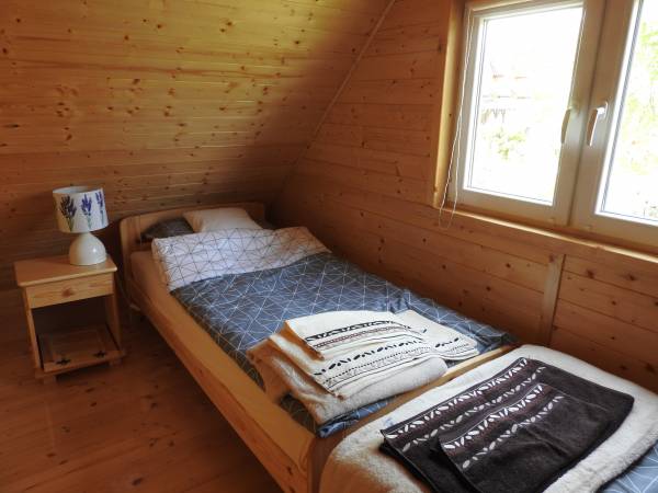 sypialnia nr 2 w domku skandynawskim