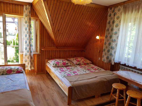 Pokoj trzyosobowy z łazienka