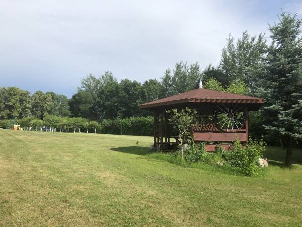 Kamienny Dworek Pokoje Gościnne i Pracownicze