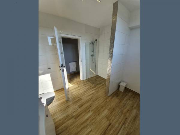 Dom z jacuzzi, sauną i siłownią 