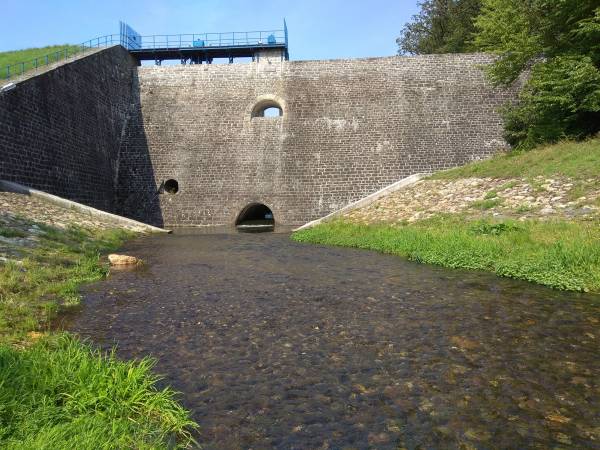 Zapora przeciwpowodziowa w Jarnołtówku.