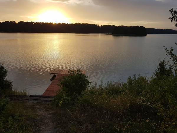 prywatny pomost na dole działki