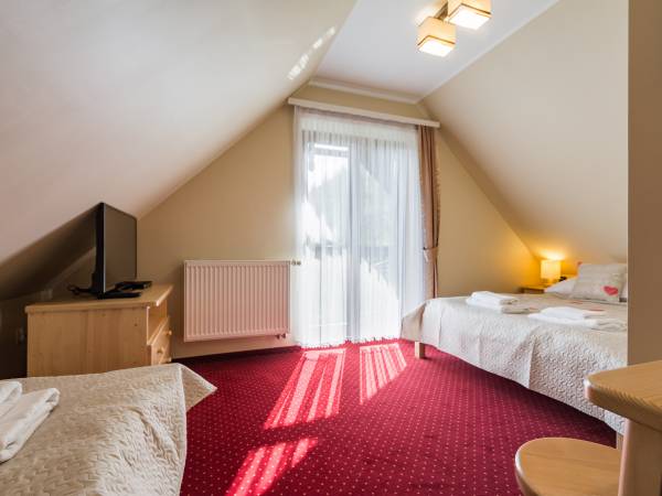 Pokój trzyosobowy na poddaszu