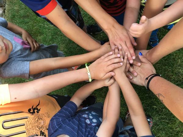 Dzieci w Kolorowych Domkach