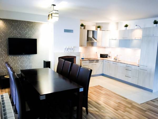 Salon z anksem kuchennym