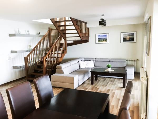 Salon z wejściem na piętro