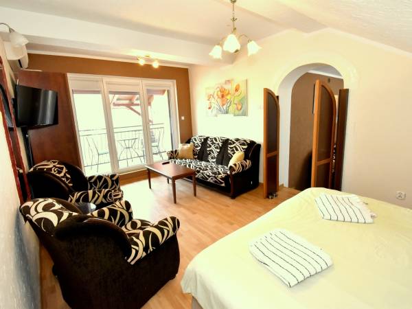 Holiday Łeba Pokoje i Apartamenty Gościnne